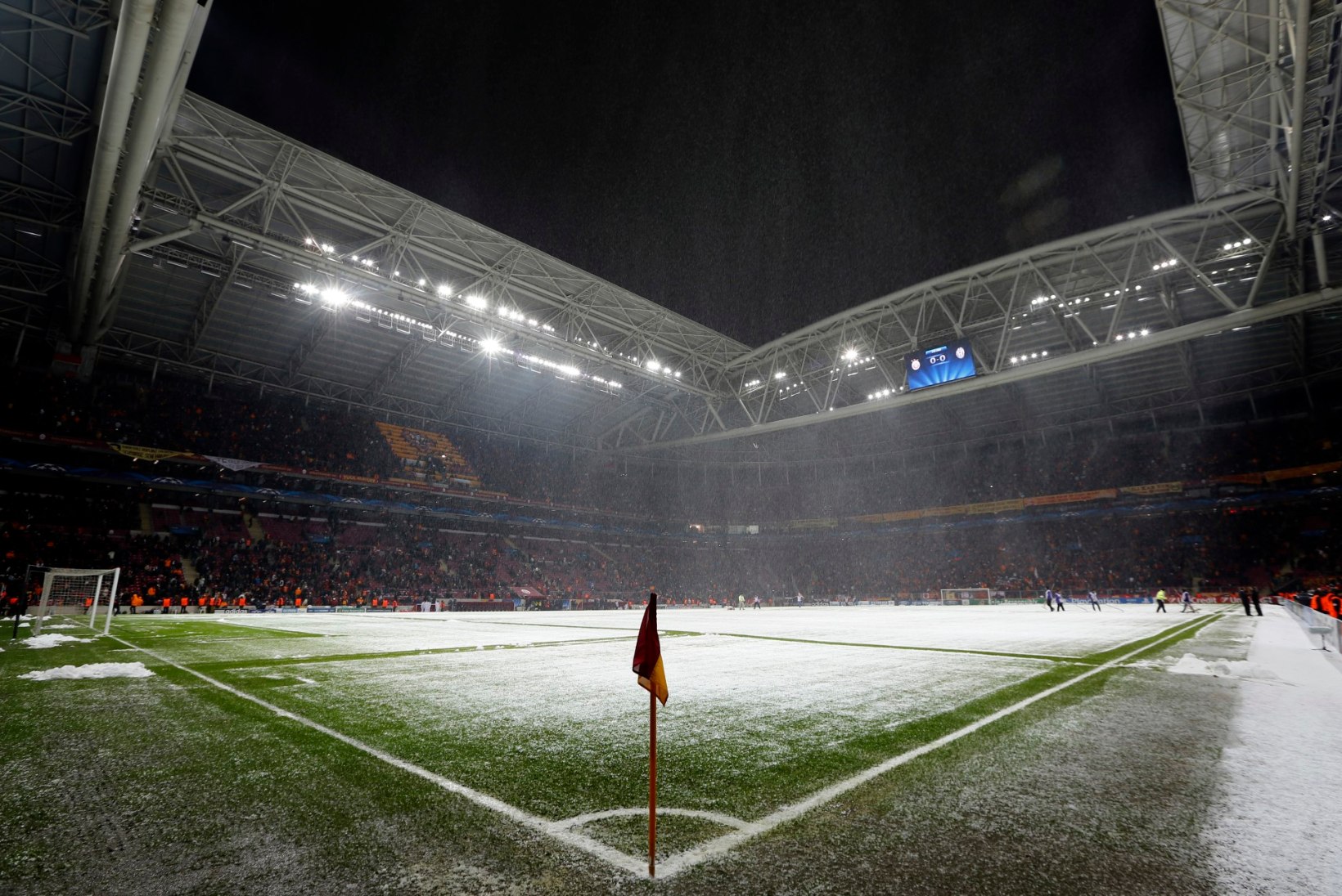 SKANDAAL! Türgi tippstaadion polnud lumesajuks valmis, ülitähtis mäng jäi pooleli
