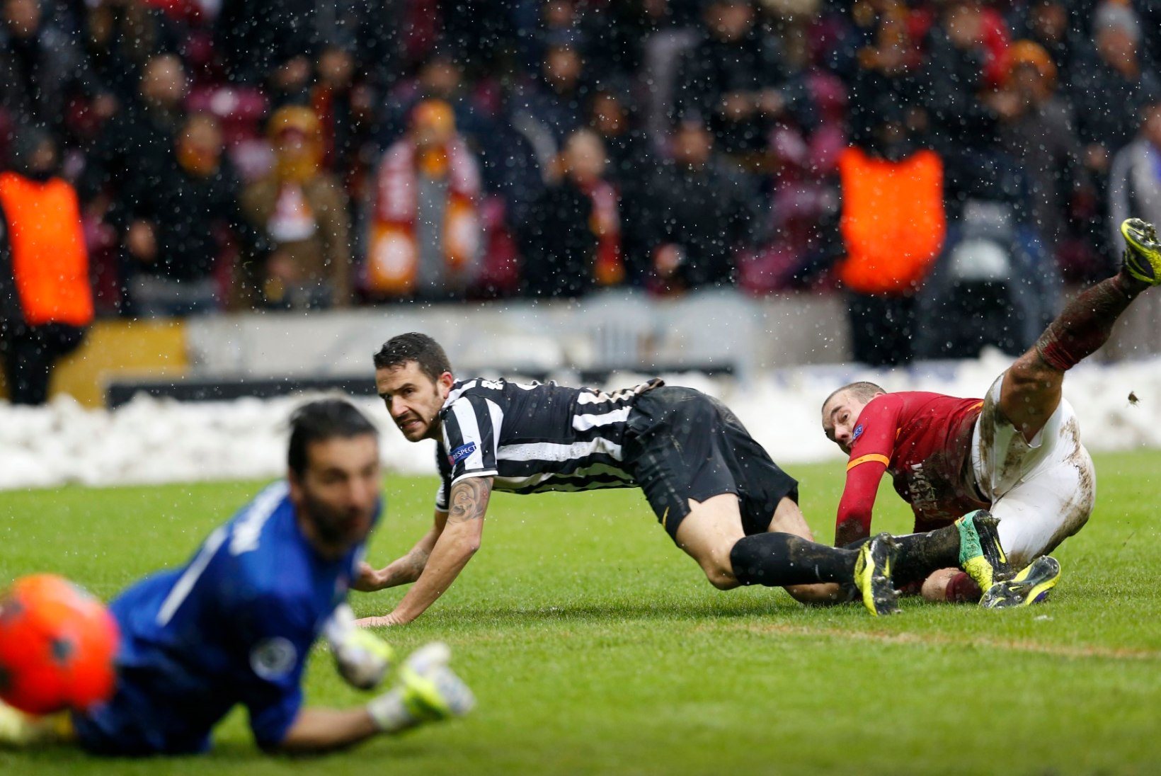 Galatasaray kallutas mudamaadluse enda kasuks ja pääses edasi