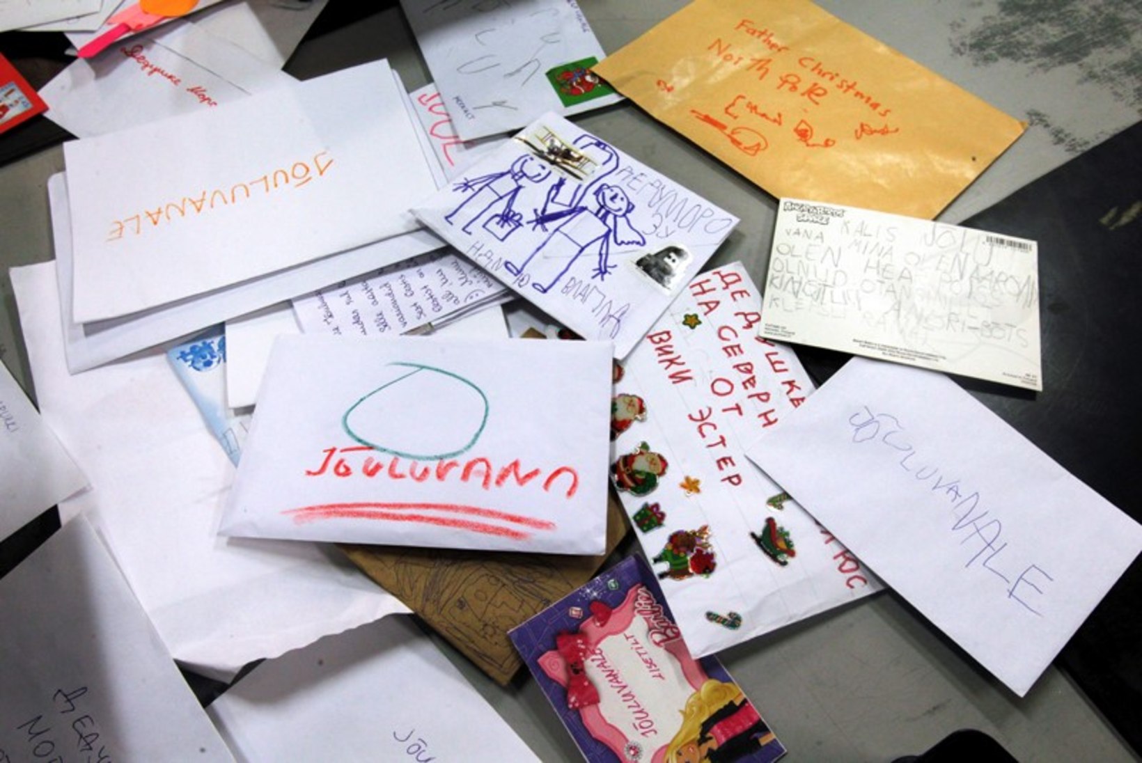 Eesti Posti sorteerimiskeskusesse jõuavad ka jõuluvanale saadetud kirjad