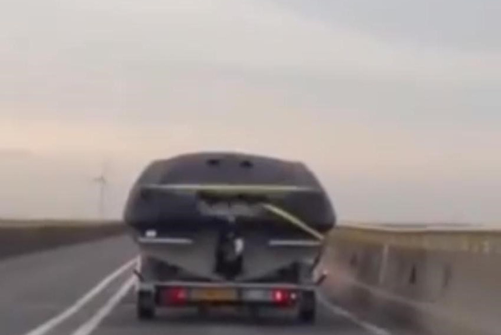 VIDEO: rääkiv paat Hollandi maanteel!
