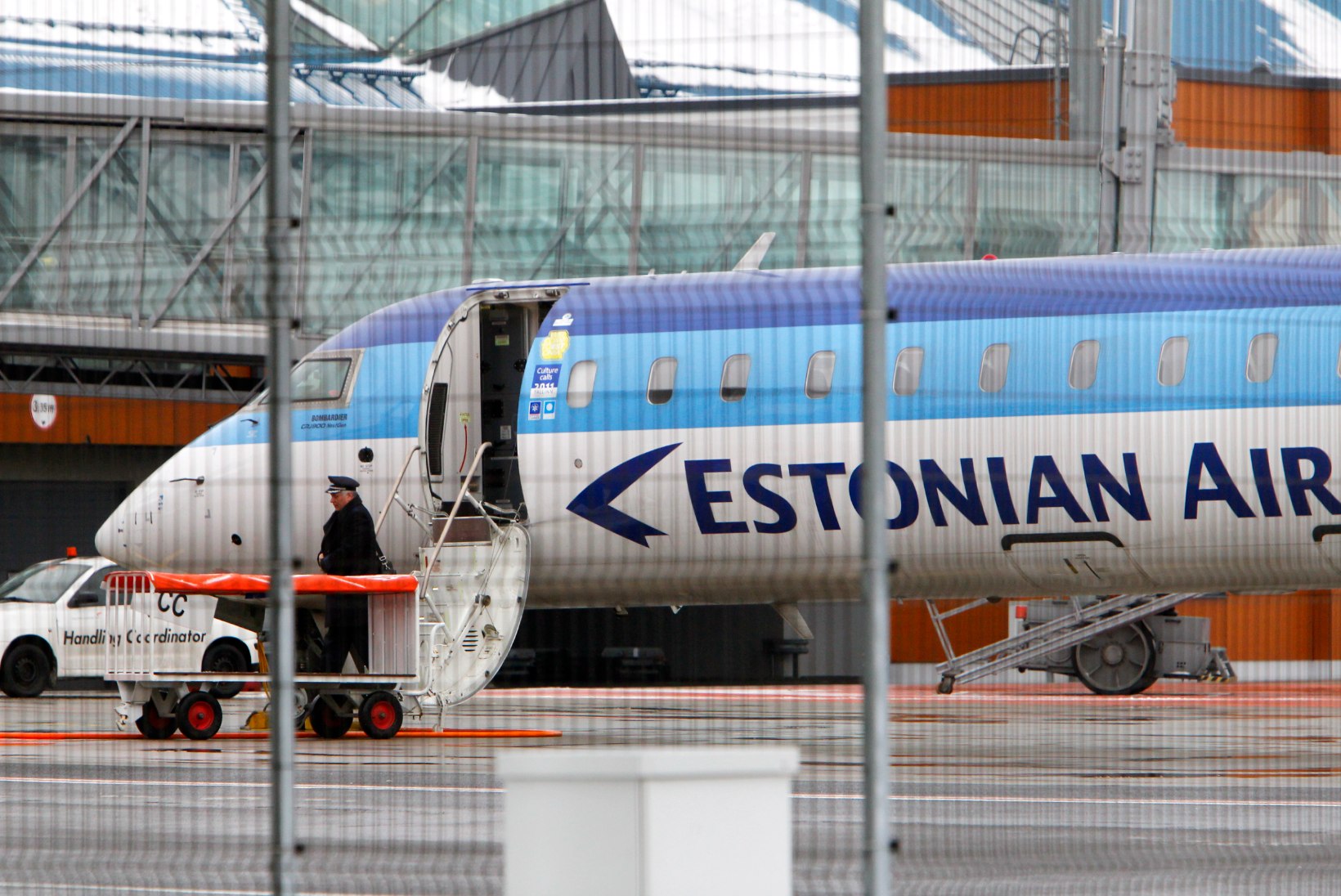 Eesti jalgpallikoondis on rikkis lennuki tõttu ikka veel Budapestis