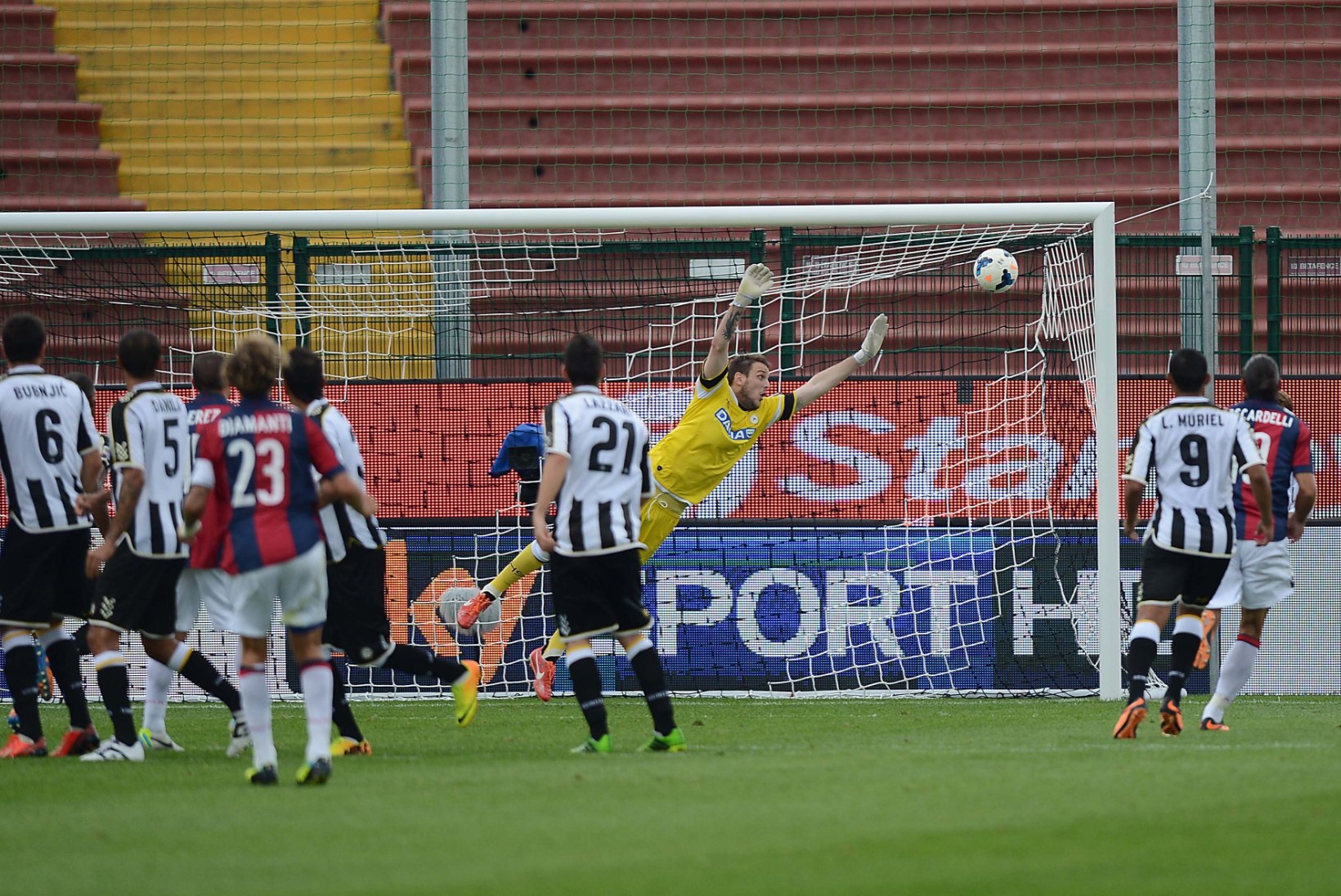 Serie A roundup: Derby d'Italia and Mario's penalty record