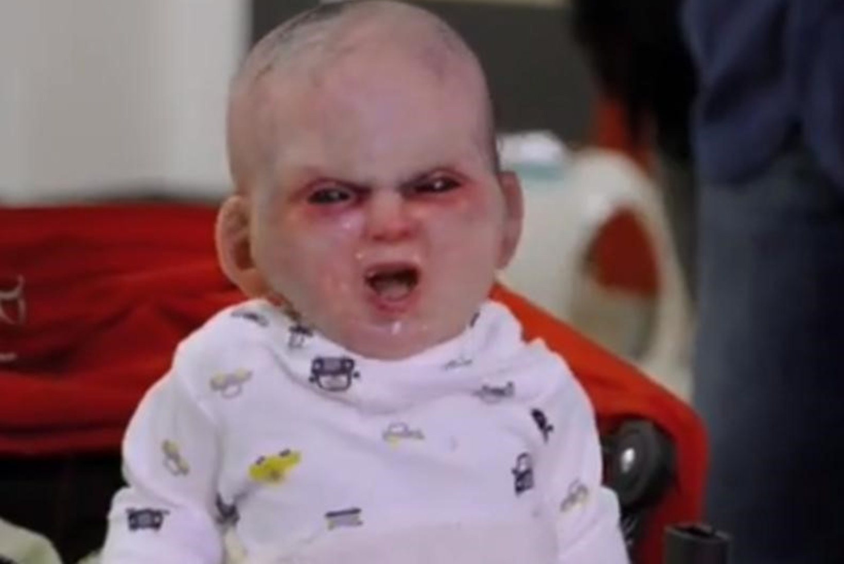 VIDEO: kurjast vaimust vaevatud beebi hirmutas möödujaid