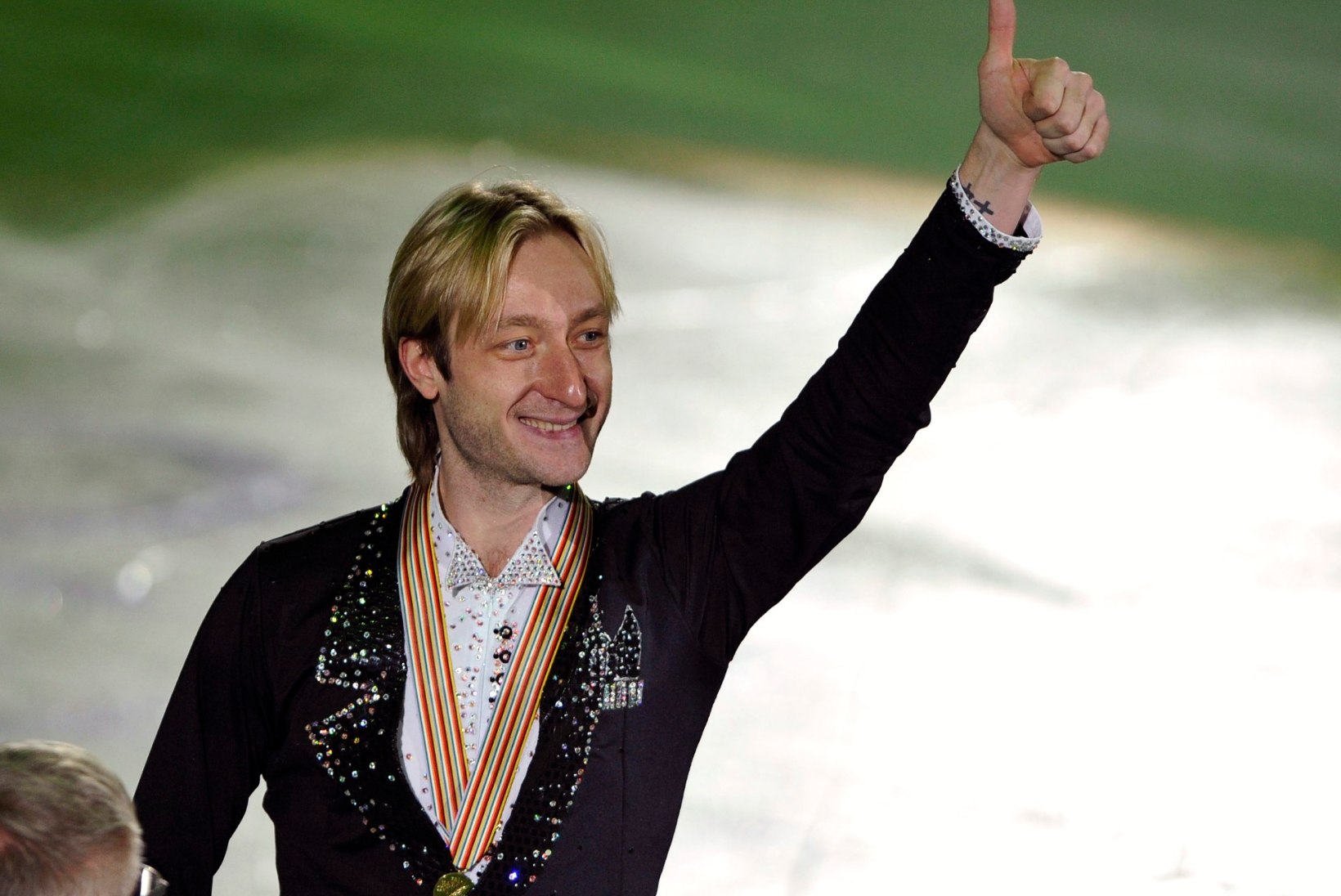 Pljuštšenko esineb olümpiamängudel Judaškini loodud kostüümis