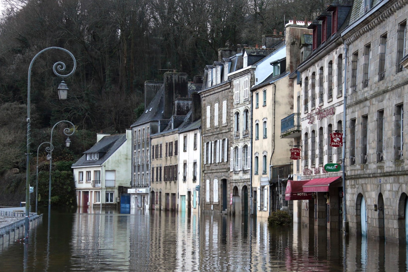 GALERII: Suurbritannias ja Prantsusmaal möllab torm, on suured üleujutused