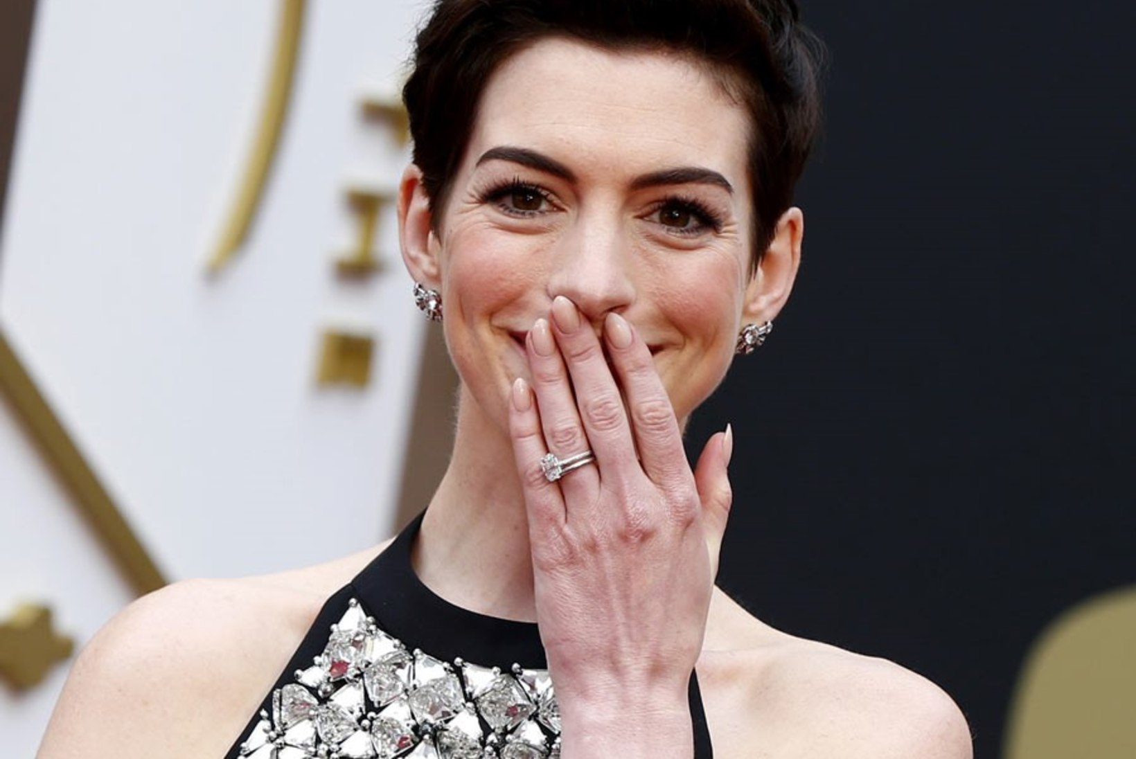 Anne Hathaway Kerttu Veskele: kui sa oled päris, anna elumärki!