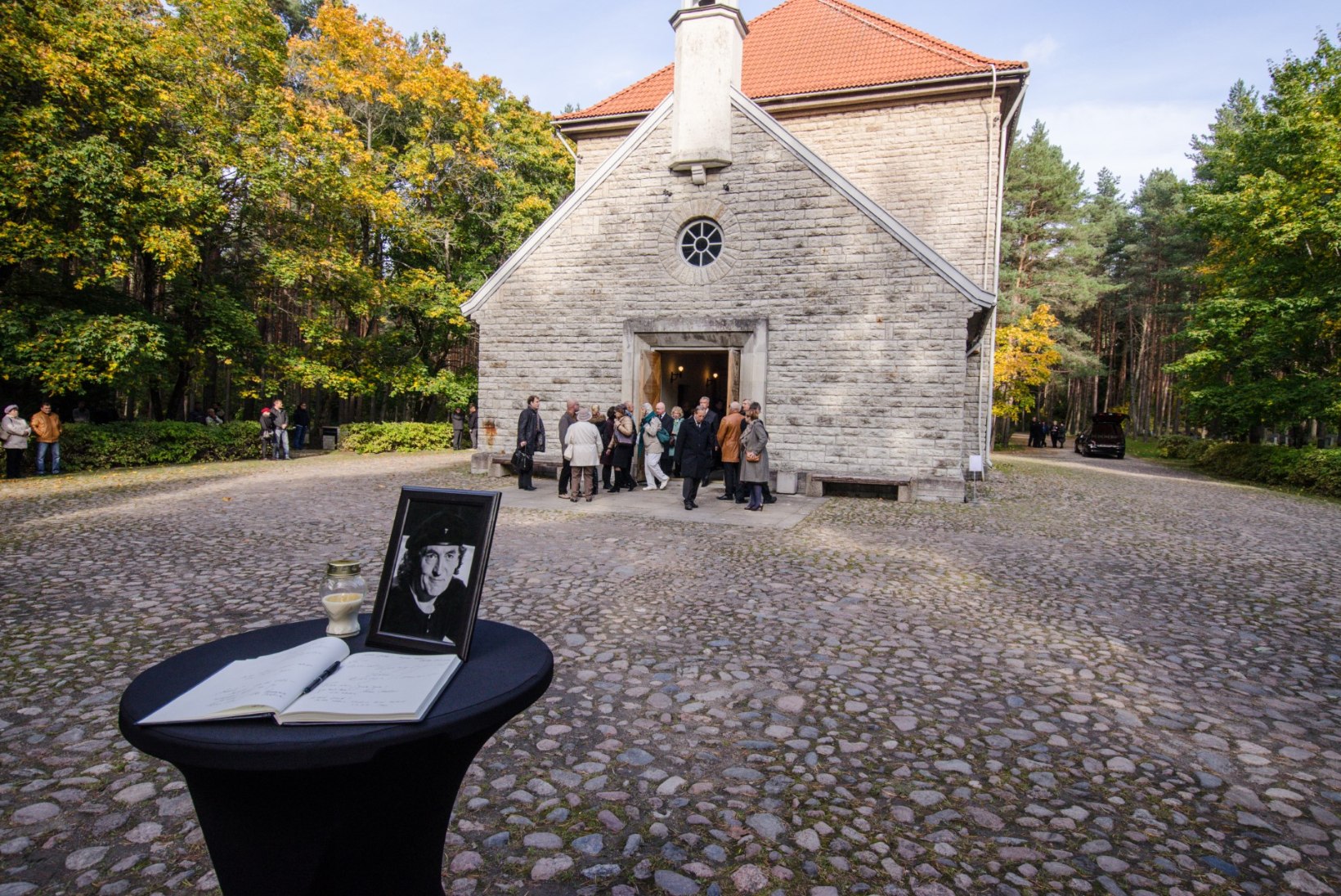GALERII JA VIDEO: Hüvastijätt Jaak Joalaga Tallinna Metsakalmistul