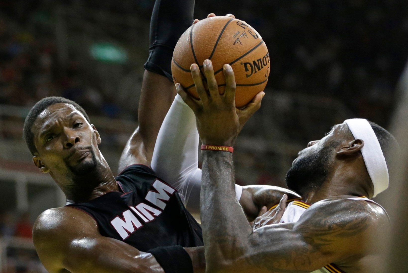 VIDEO: LeBron James unustas ära, et mängi enam Heatis