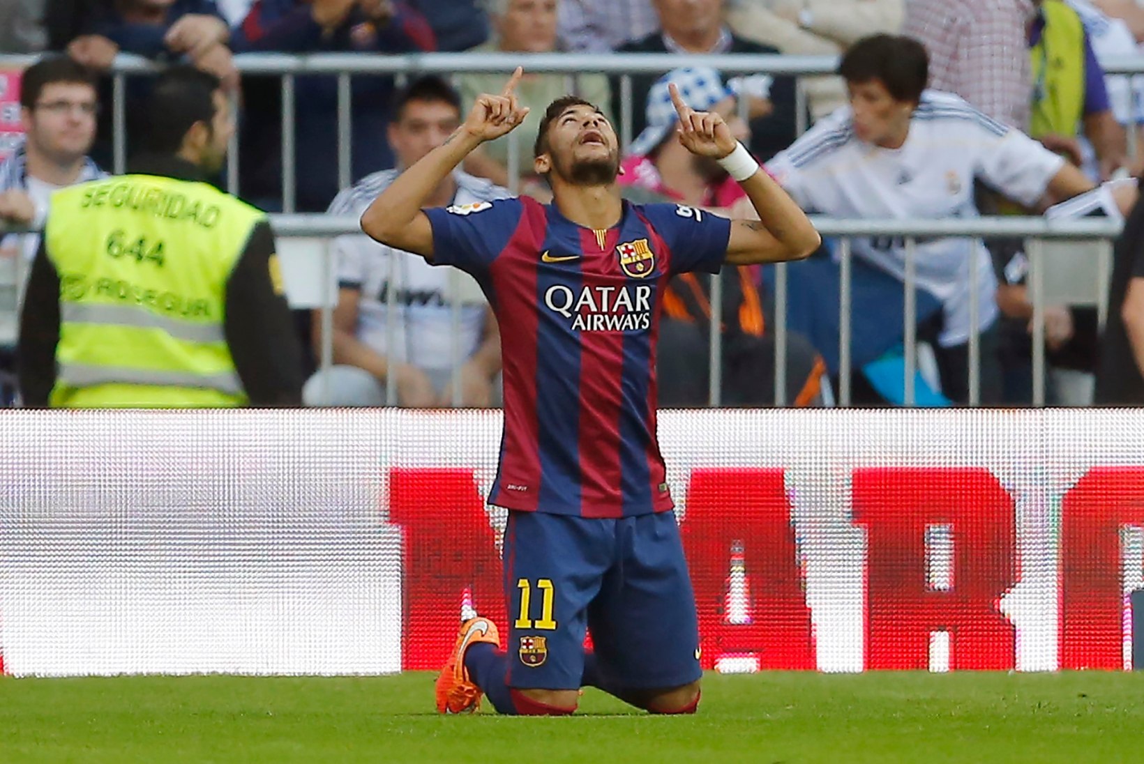 Neymar sõidutas uue pruudi eralennukiga Barcelonasse