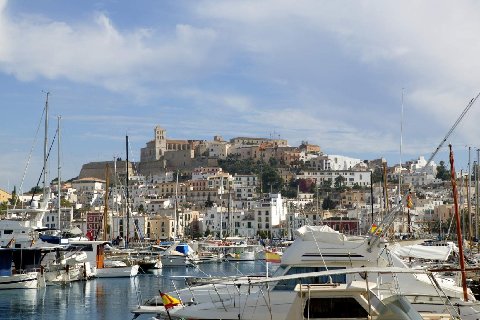 Ibiza kaks külge: peoparadiis ja pereinimeste suvituspaik