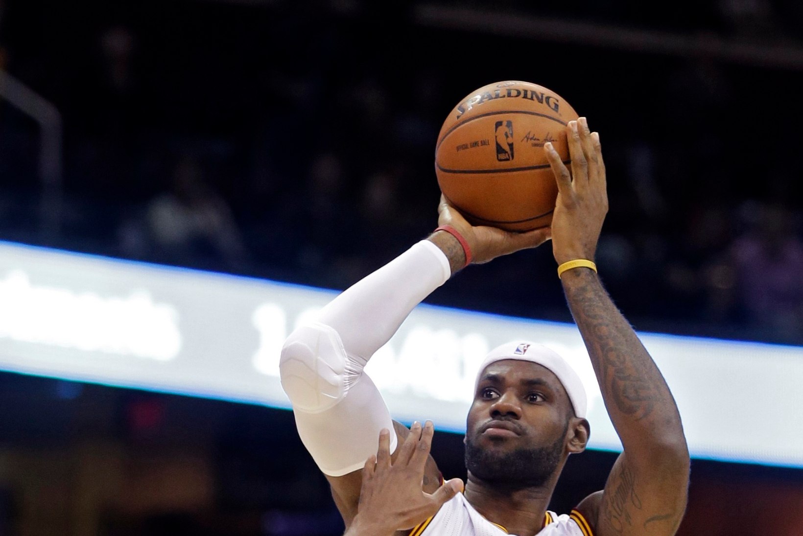 VIDEOD: Cavaliers tuuseldas LeBron Jamesi naasmismängus Maccabit