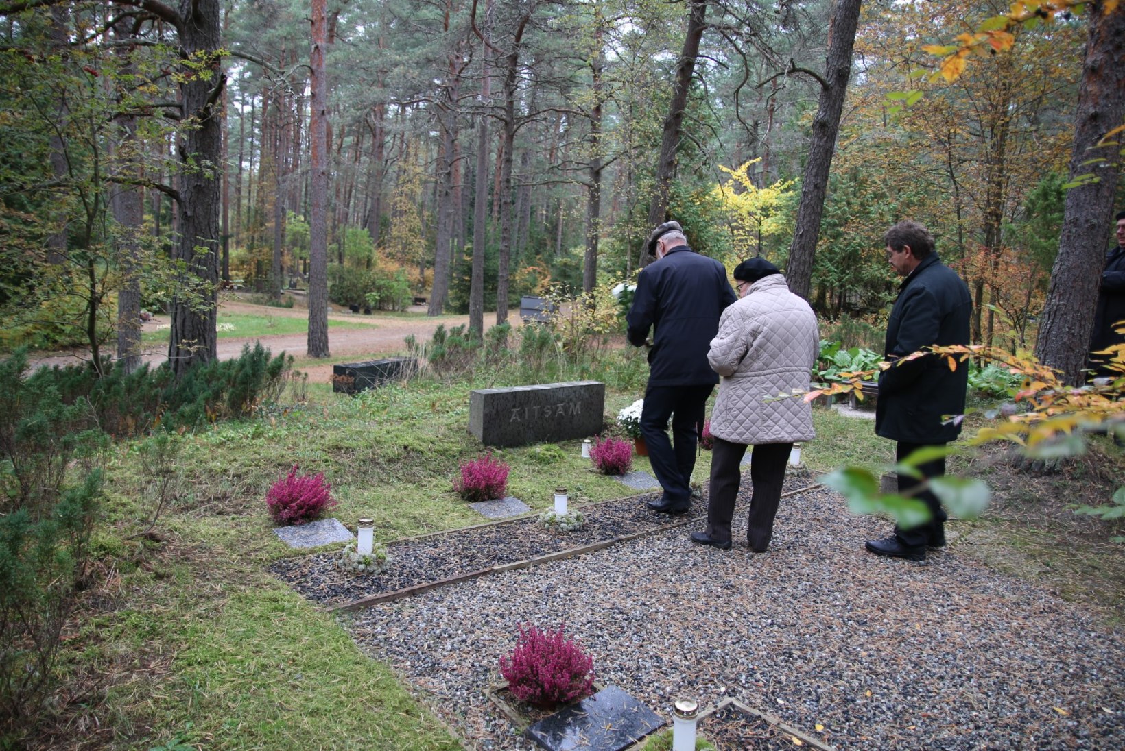 GALERII: Metsakalmistul mälestati invavanaisa Mihkel Aitsamit
