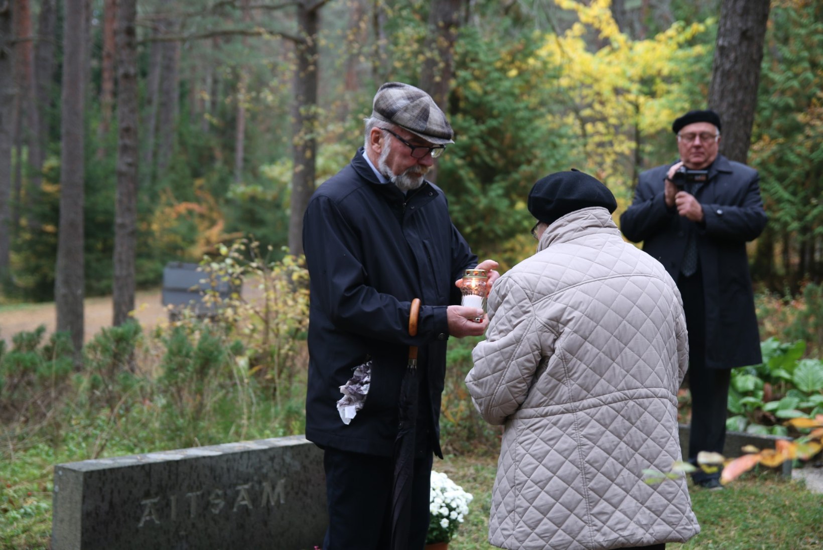 GALERII: Metsakalmistul mälestati invavanaisa Mihkel Aitsamit