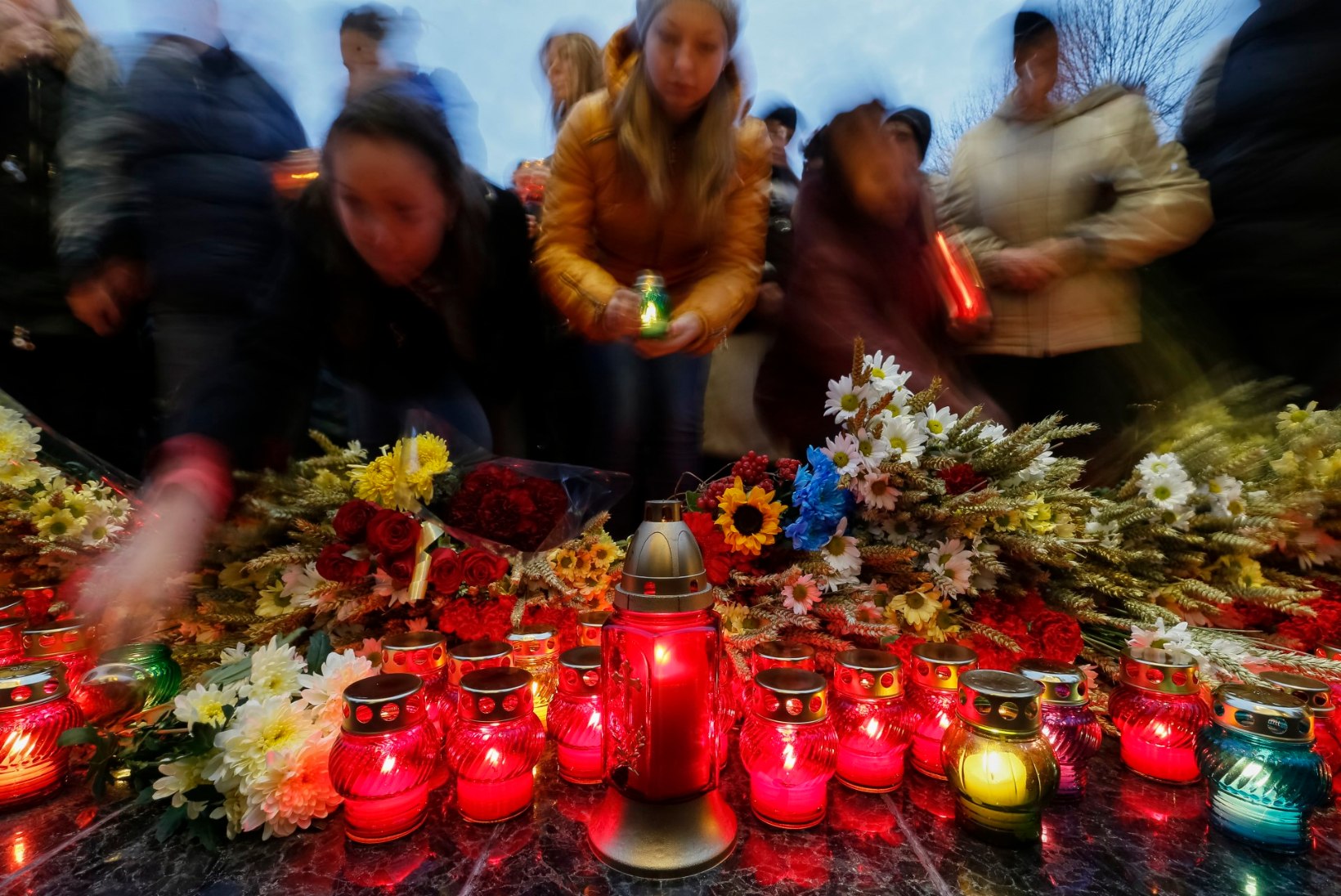 FOTOD: Ukrainas mälestati holodomori ohvreid