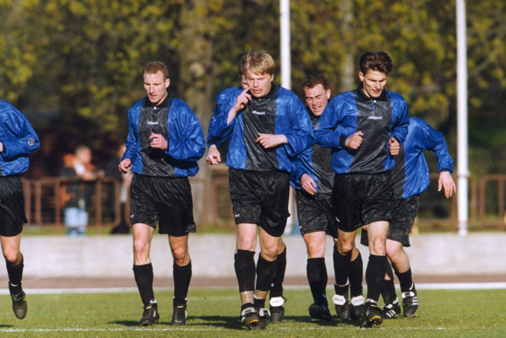 Jalgpalli Eesti kõrgliigas mängivad 2015. aastal seitsme linna meeskonnad. Kas see on rekord?