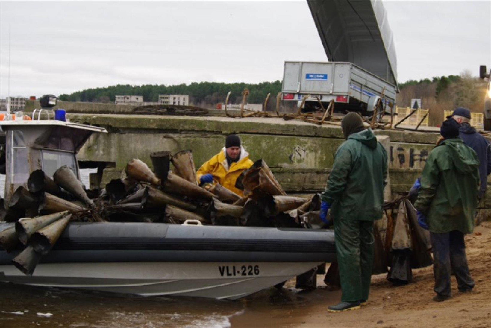 Narva jõest eemaldati taas mitu tuhat silmutorbikut