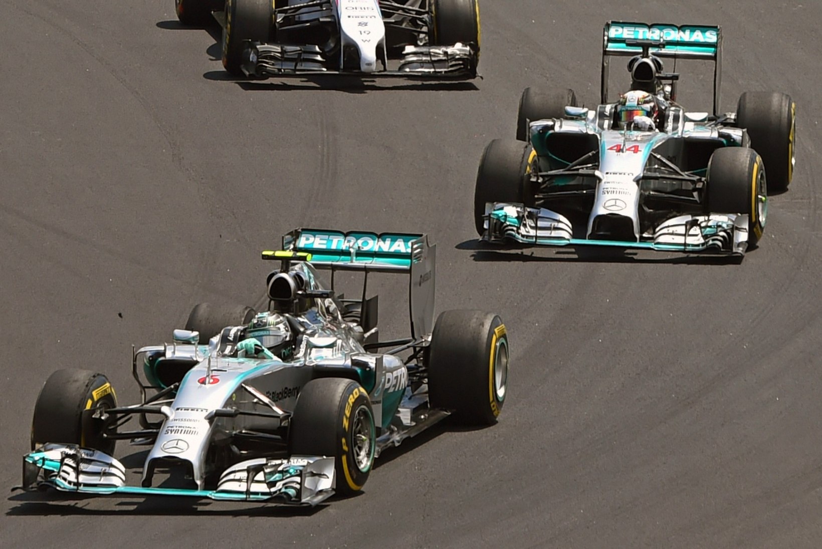 FOTOD: Rosberg võitis eelviimase etapi, Hamilton säilitas liidrikoha