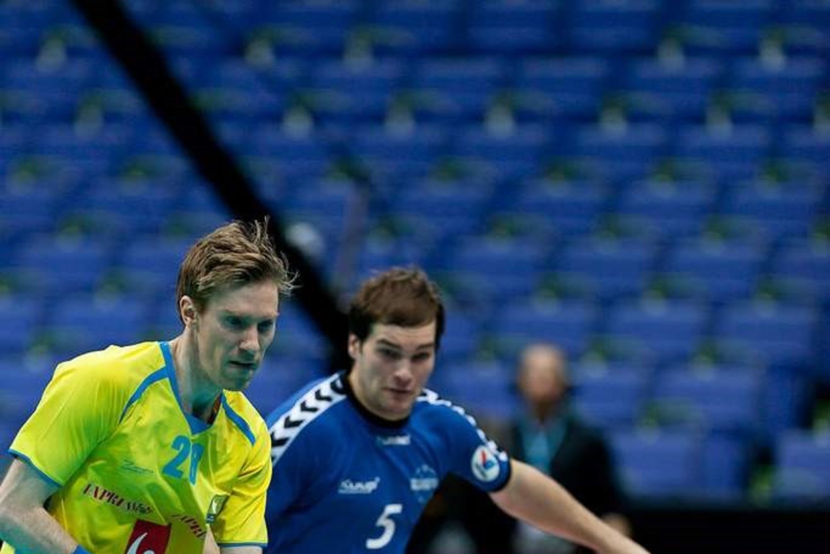 TÄNA: Eesti kohtub saalihoki MMi veerandfinaalis maailma esinumbri Rootsiga. Vaata otsepilti!