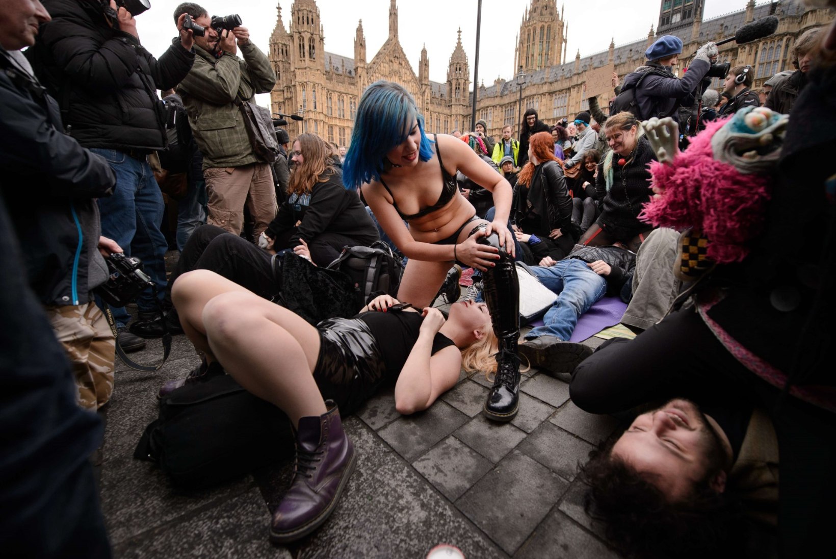GALERII: Londonis etendati seksistseene protestiks pornotööstuse tsenseerimise vastu