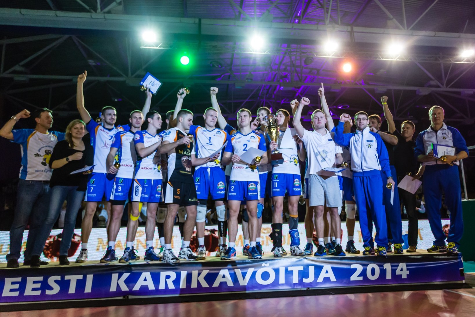 Pärnu võrkpallimeeskond sai linnavalitsuselt jõulupreemia