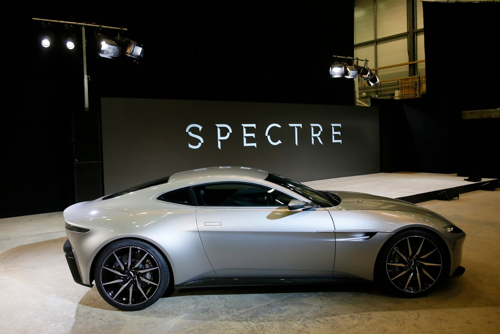 Kodumaine filmiekspert uuest Bondi-filmist: Bond ja Aston Martin kuuluvad kokku!