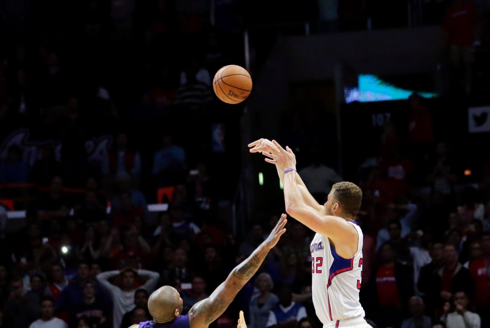 NBA TOP: Griffini imede õhtu päädis viimase sekundi "koba" võidukolmesega