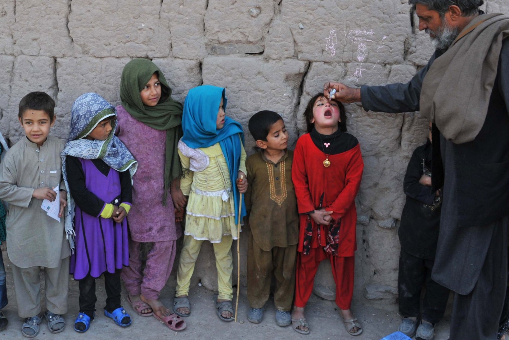 Kabulis leiti lastehalvatuses pisitüdruk, arstid kardavad haiguspuhangut