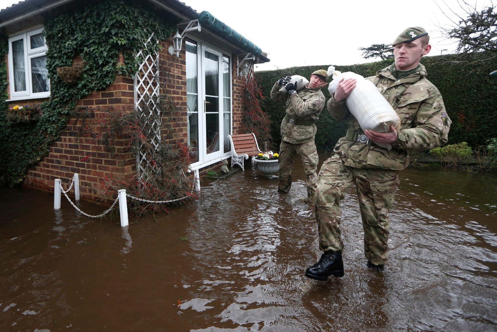GALERII: Ühendkuningriik seisab silmitsi orkaani ja uute üleujutustega