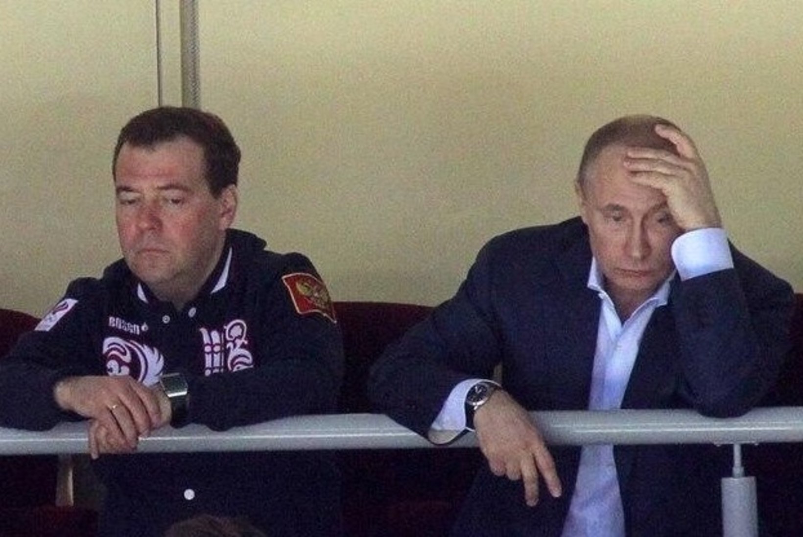 Pilt ütleb rohkem kui tuhat sõna: Putin ja Medvedev hokimatšil