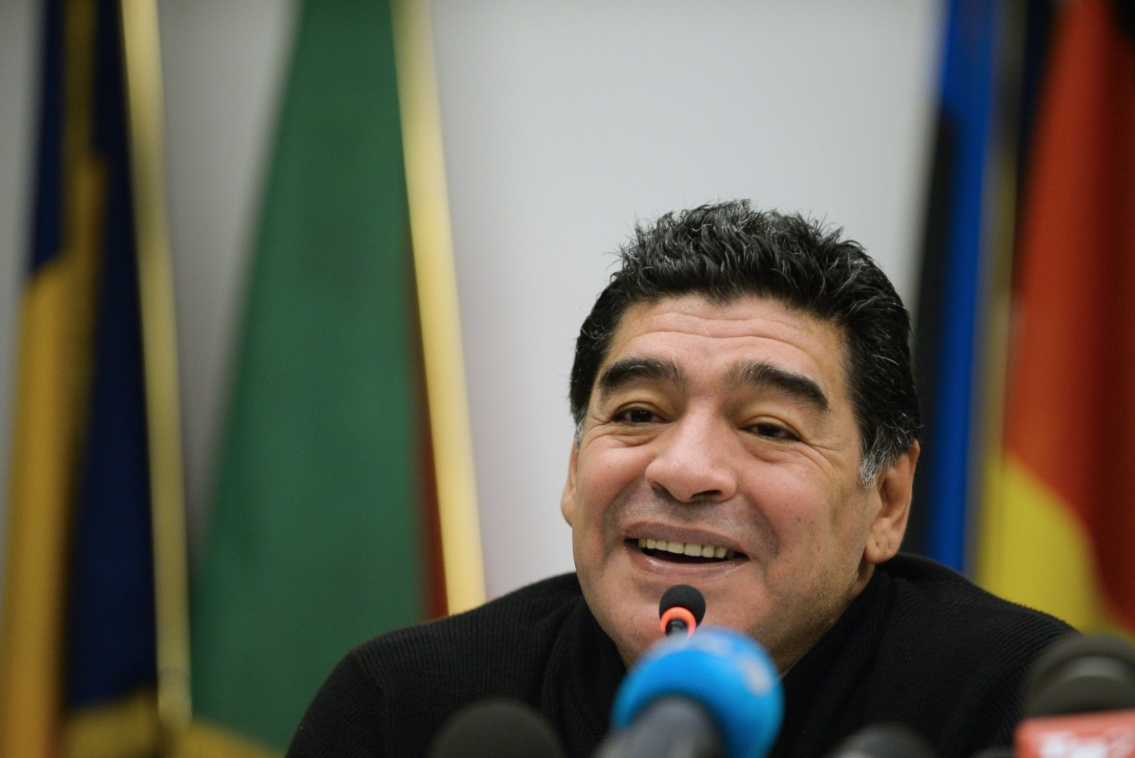 53-aastane Diego Maradona naaseb palliplatsile