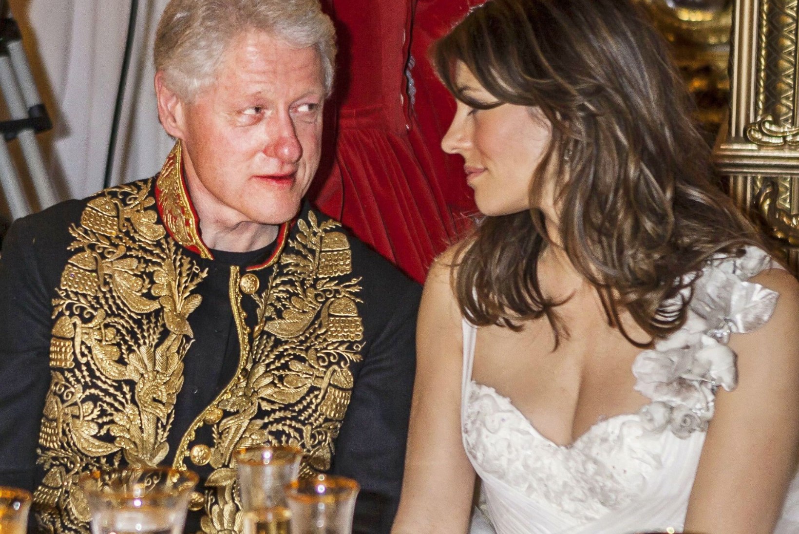 President Clintonil oli aastane armuafäär Elizabeth Hurleyga?