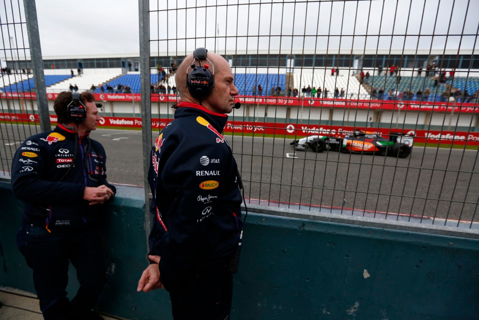 Red Bulli juht: Mercedes võib Austraalias kõiki kahe ringiga võita