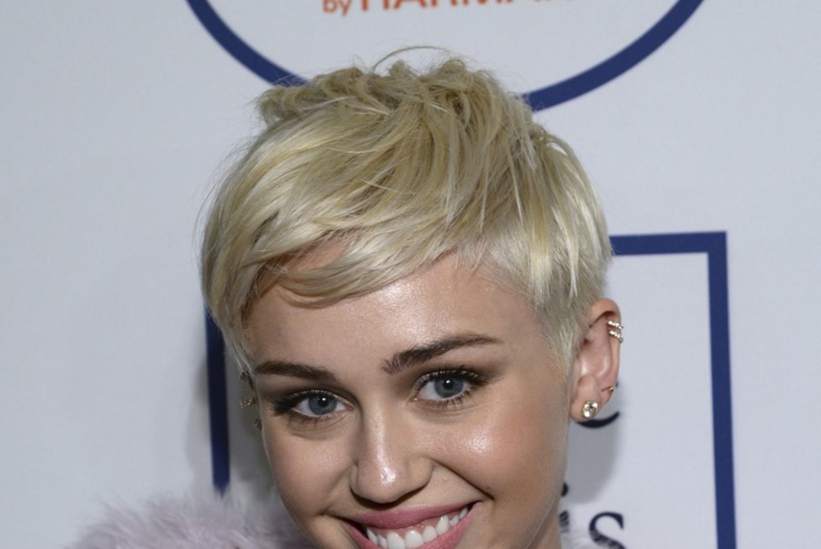 Miley Cyrus tegi hella kohta tätoveeringu