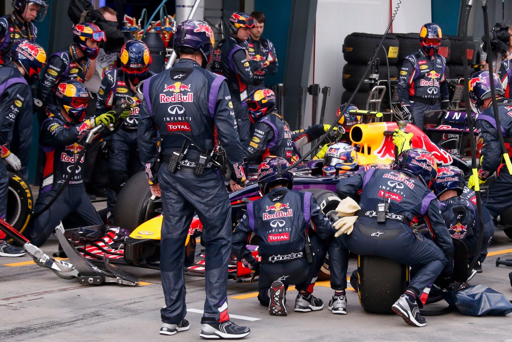 Red Bulli omaniku ähvardus: me võime F1 MM-sarjast loobuda!
