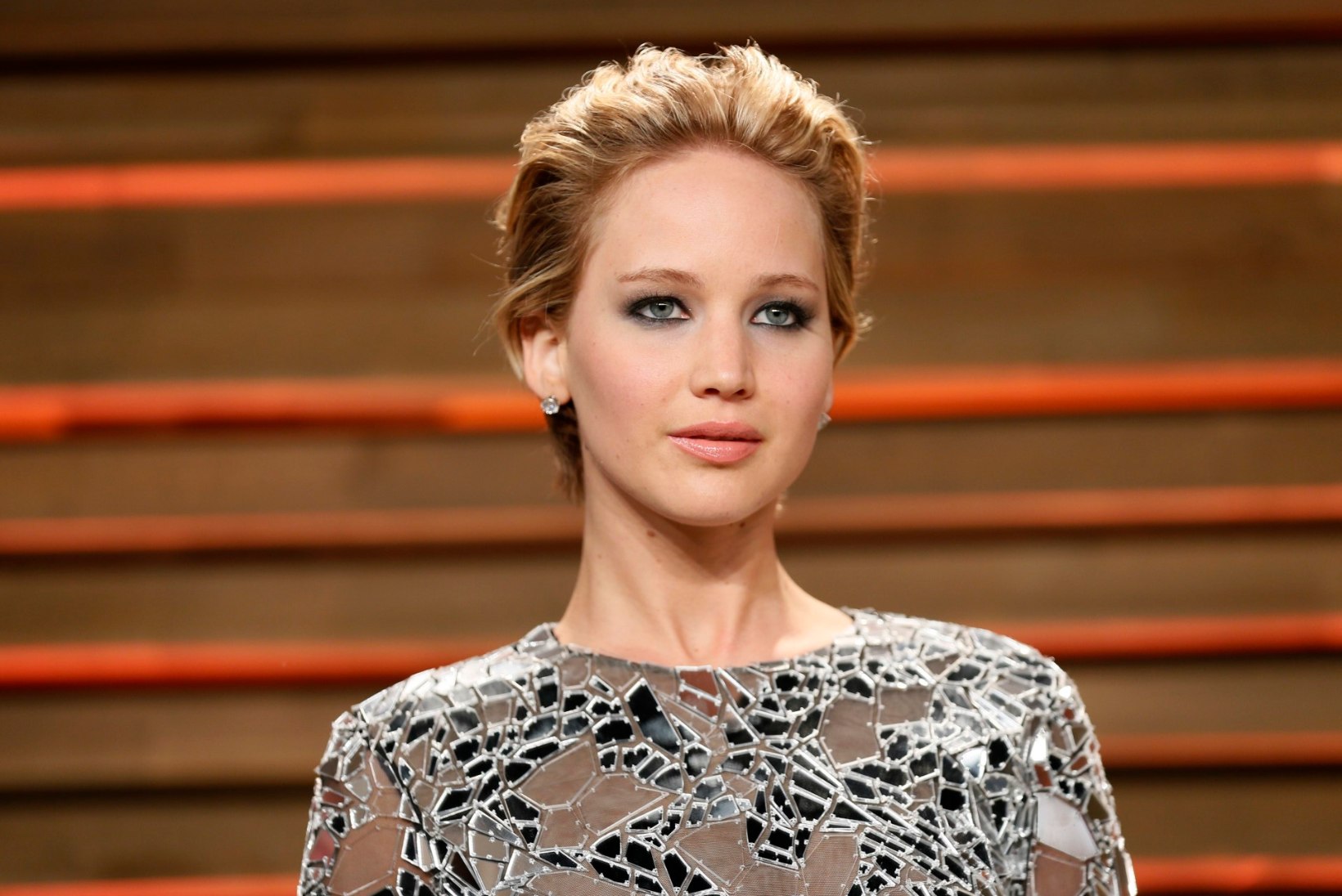ON ALLES FÄNN: naine kulutas 25 000 dollarit, et näha välja nagu Jennifer Lawrence!