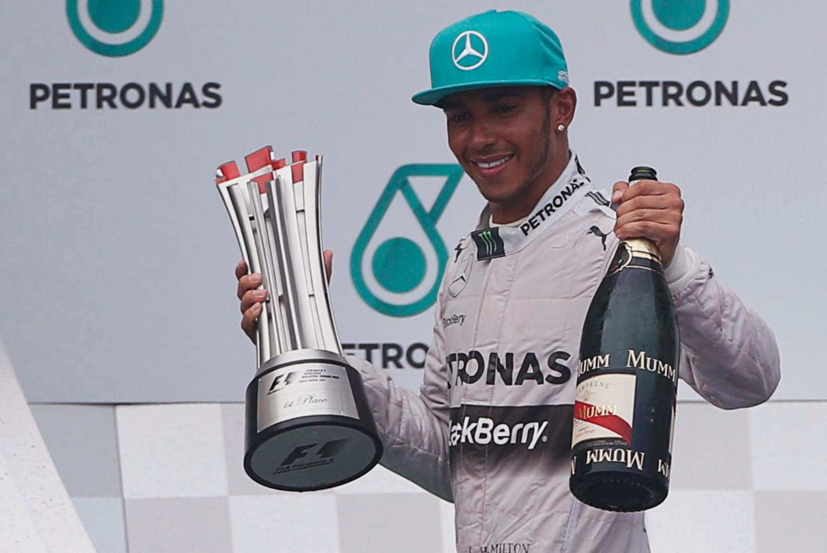 Lewis Hamilton tegi Malaisia lennutragöödiaga seoses südamliku avalduse