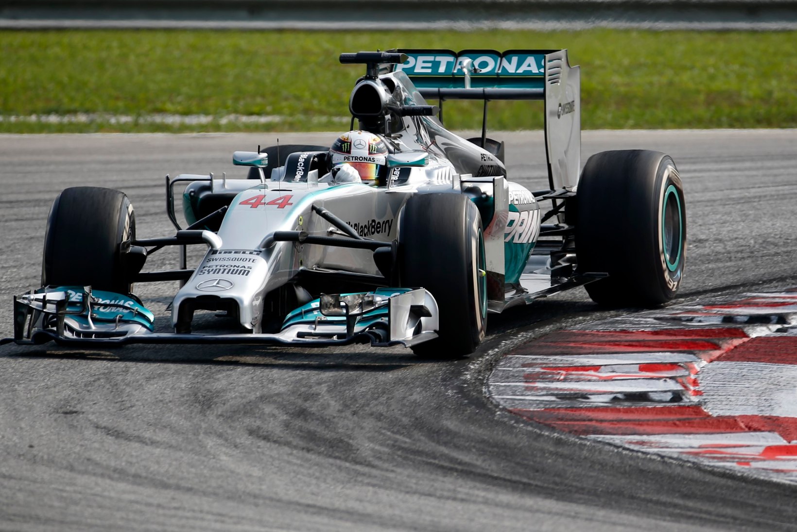 Lewis Hamilton ei andnud Malaisias teistele sõnaõigust