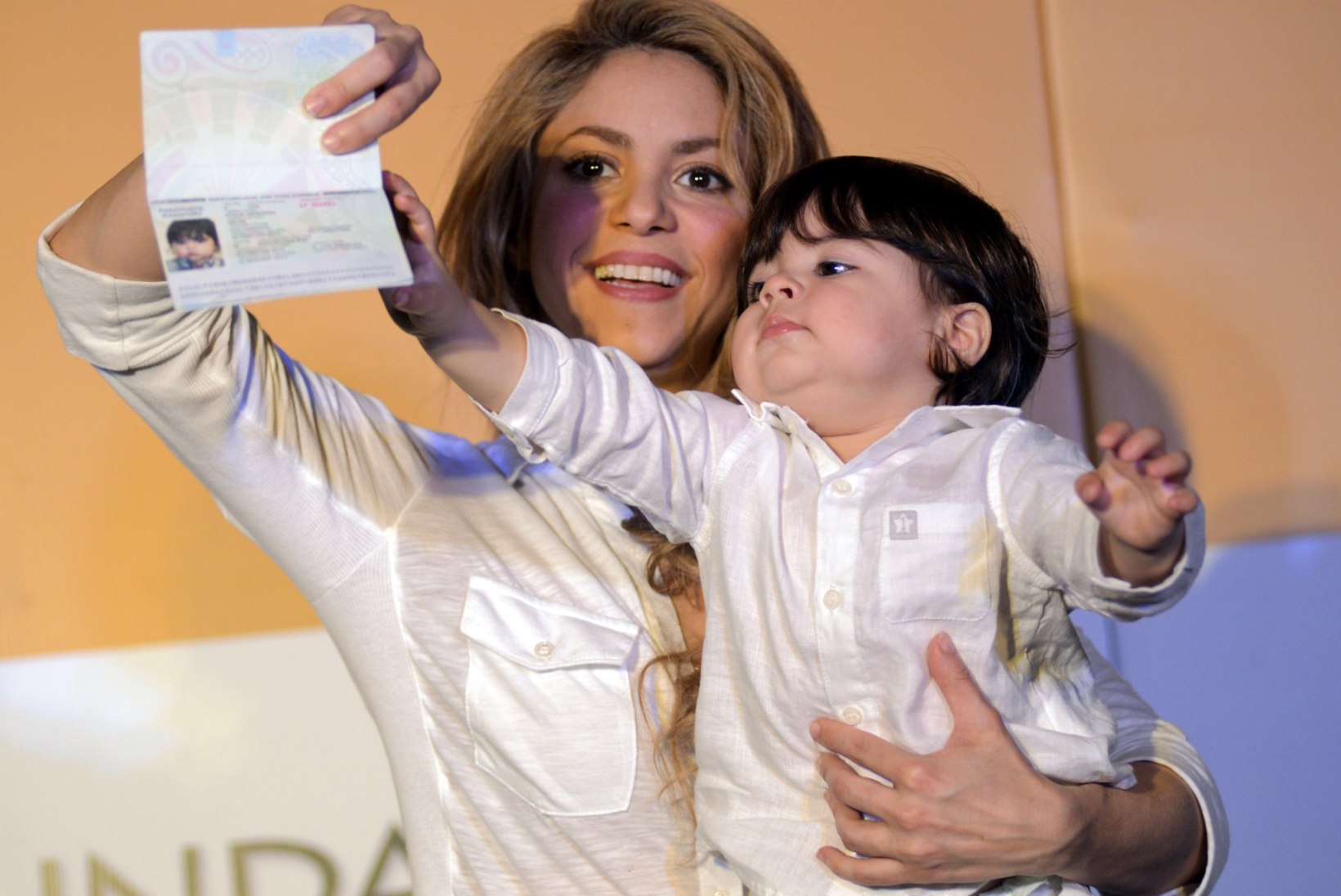Milline naine! Shakira tahab jalgpallitähele sünnitada üheksa last