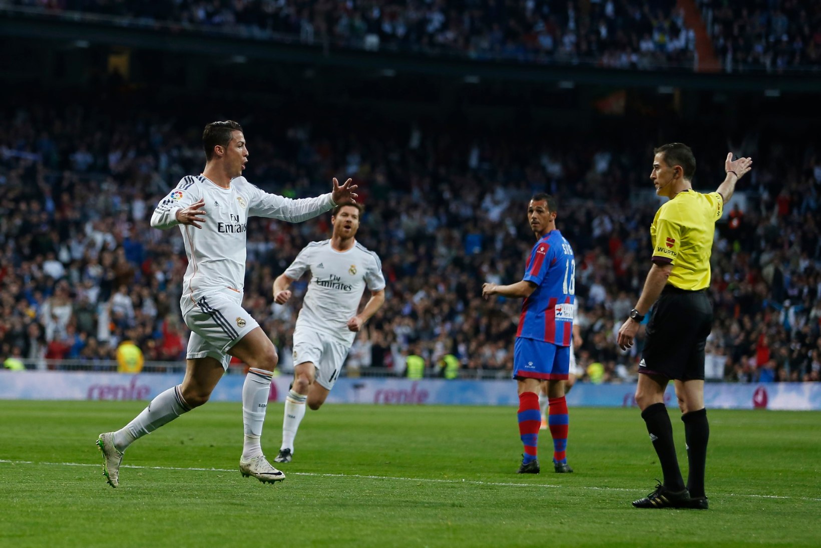 GALERII: Madridi Real tõusis taas ainuliidriks