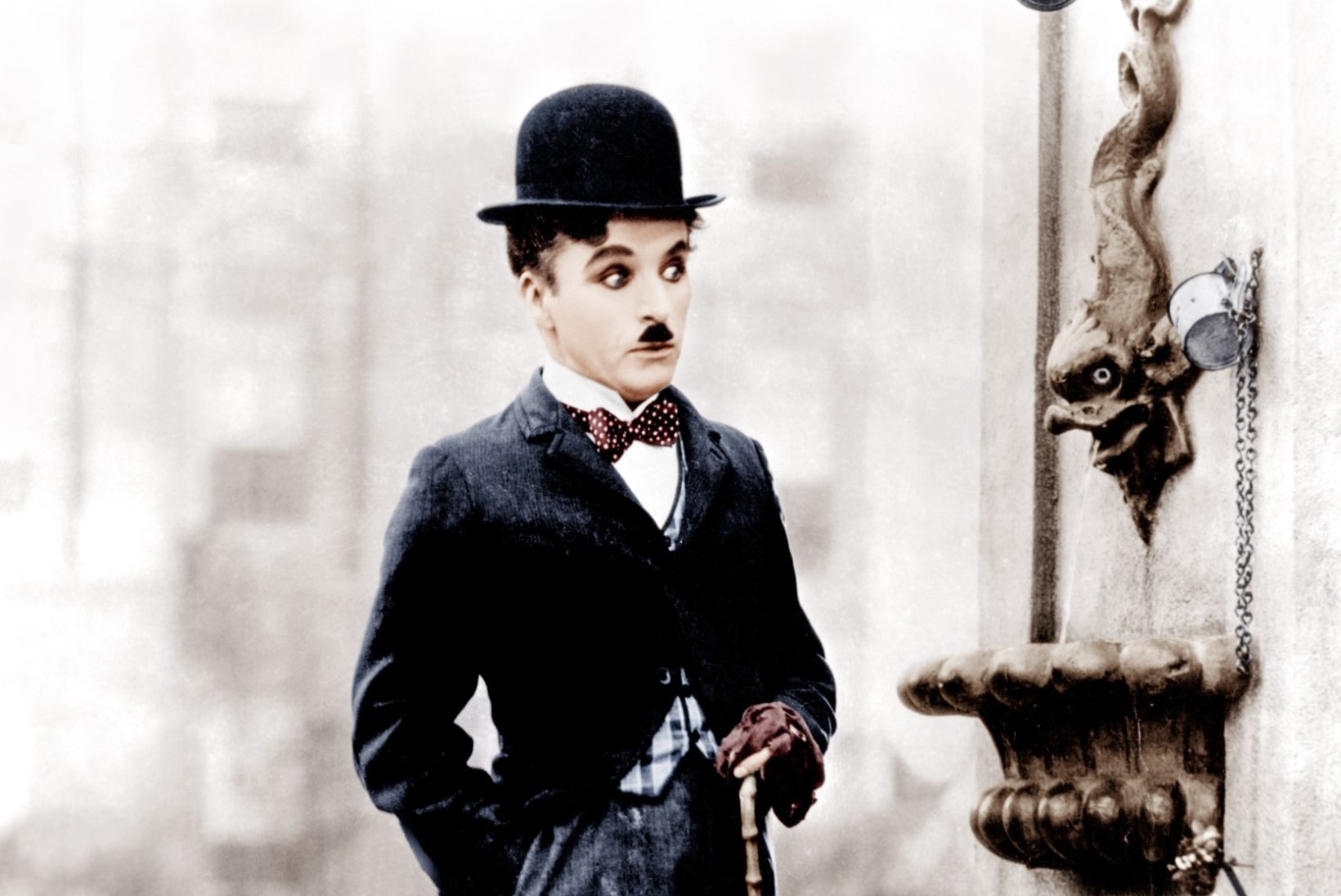 Väikse hulkuri tegelaskuju tegi vaesest Chaplinist miljonäri: ma sisenesin filmiärisse raha pärast