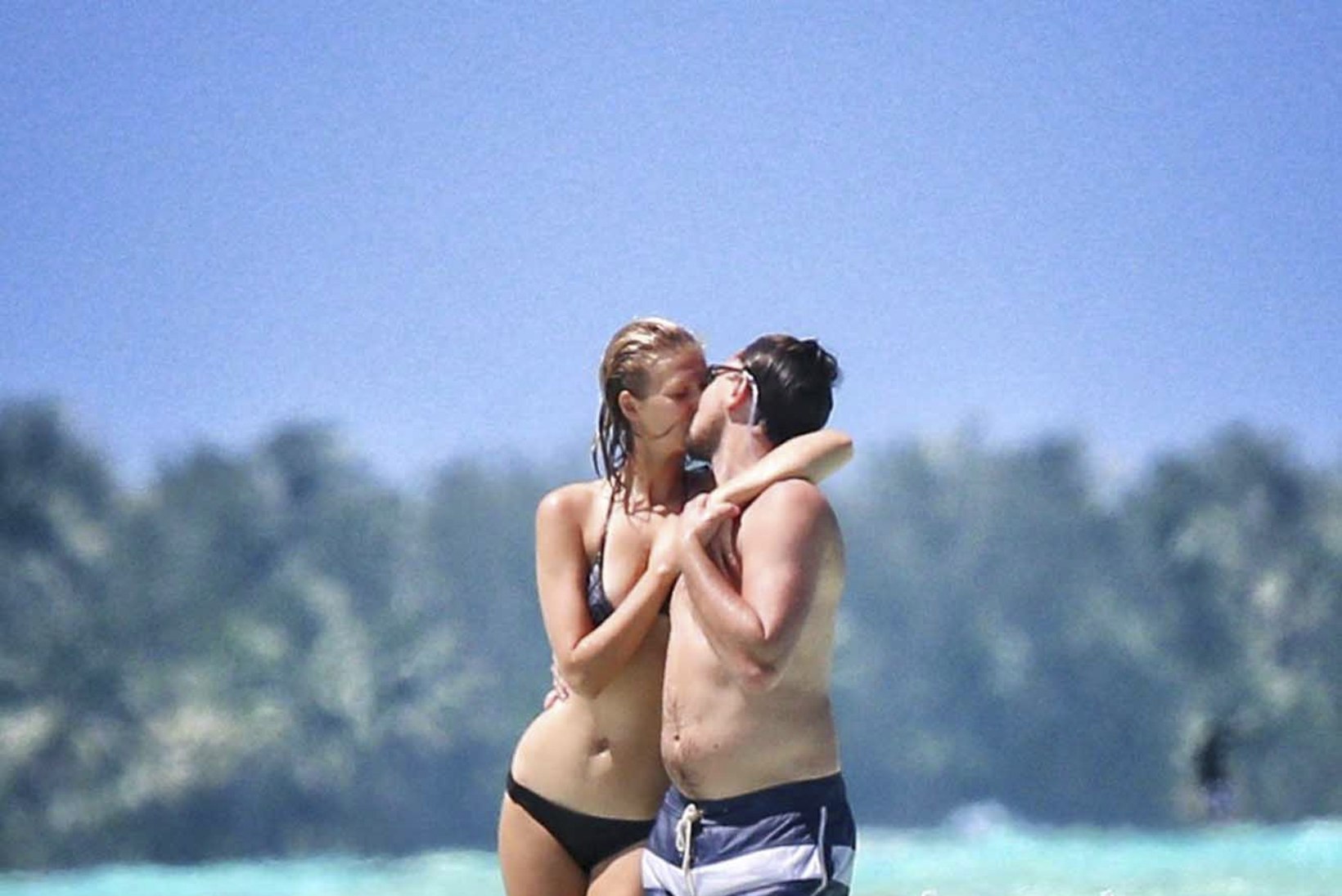 Õnnelikult koos: DiCaprio hullas Toni Garrniga rannal