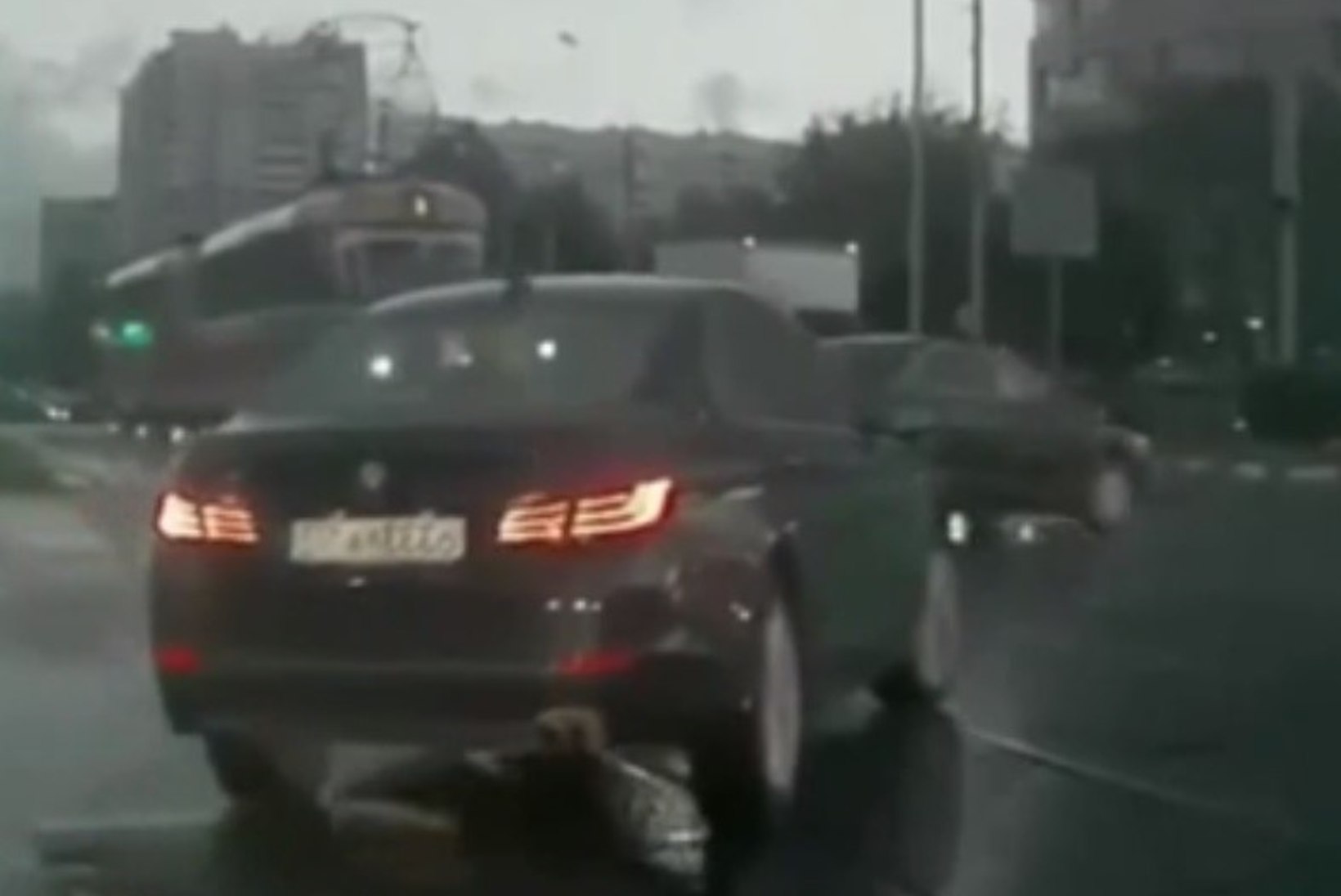 USKUMATU VIDEO: Venemaa liiklusesse ilmus eikusagilt kummitusauto