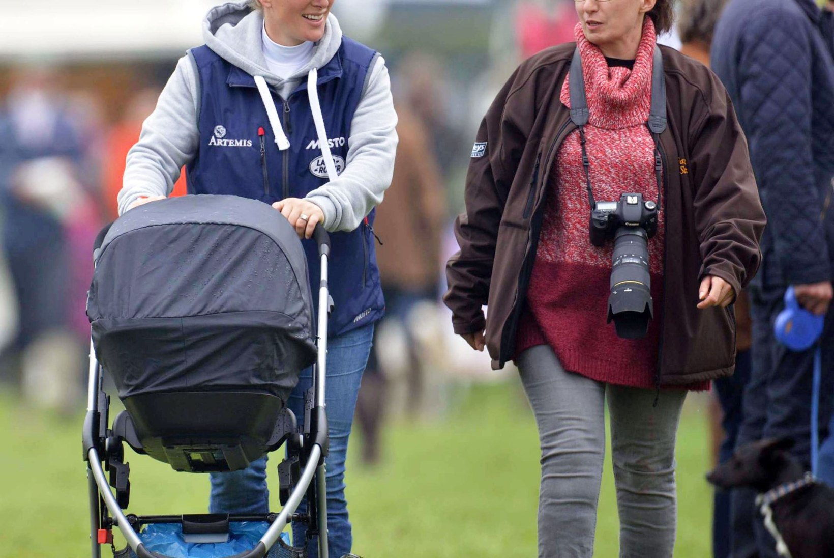 NÄDALA PAPARATSO: Prints William söötis loomaaias kaelkirjakut, Gwen Stefani tähistas perega lihavõtteid, Simon Cowell jalutas beebi ja kallimaga
