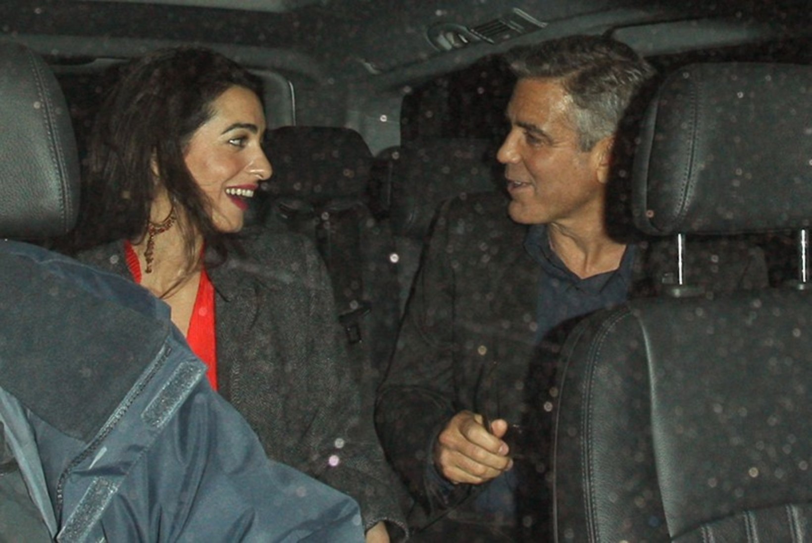 Viimaks ometi! Lootusetu poissmees George Clooney palus kallima kätt