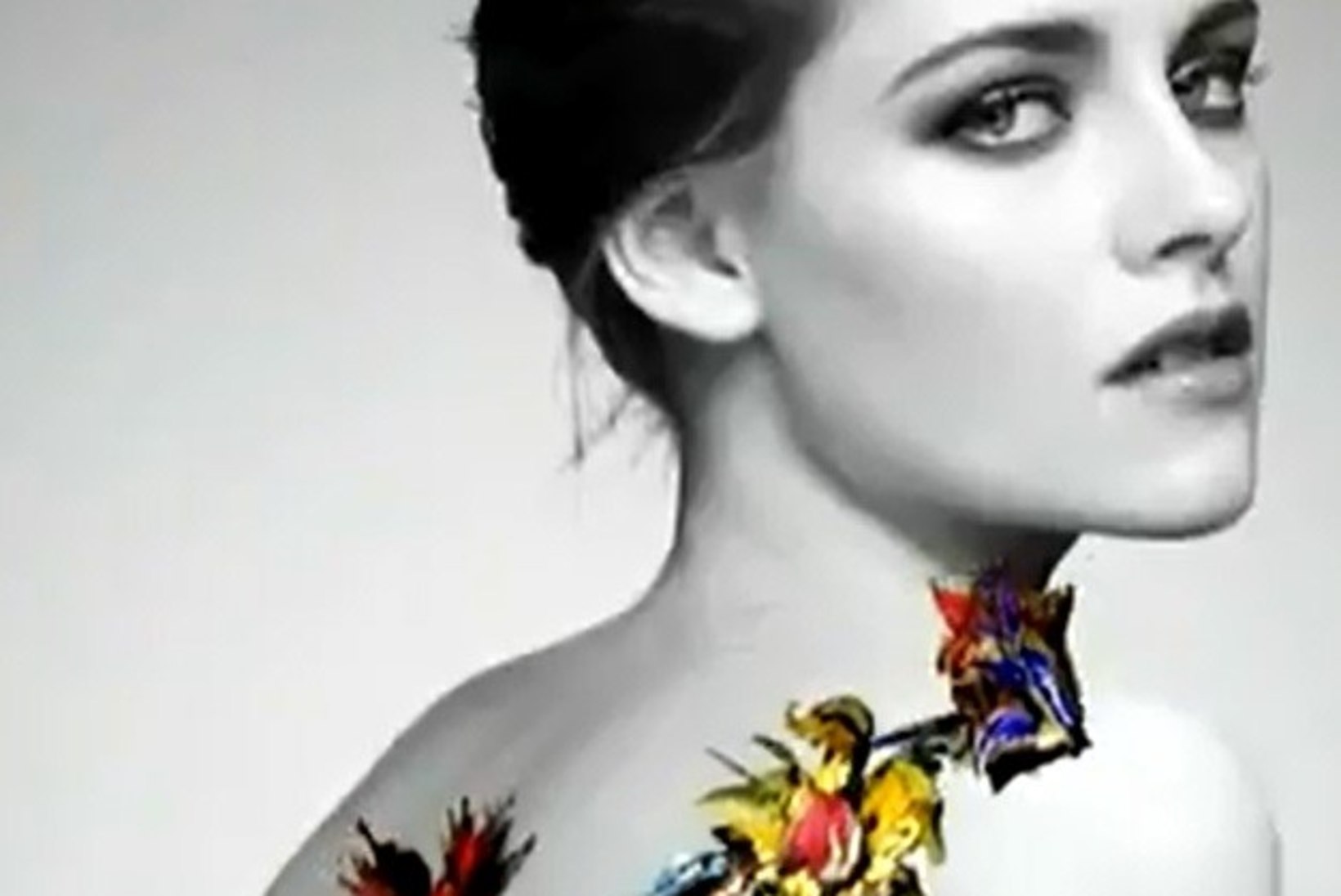 VIDEO: topless Kristen Stewart lummab lõhnareklaamis