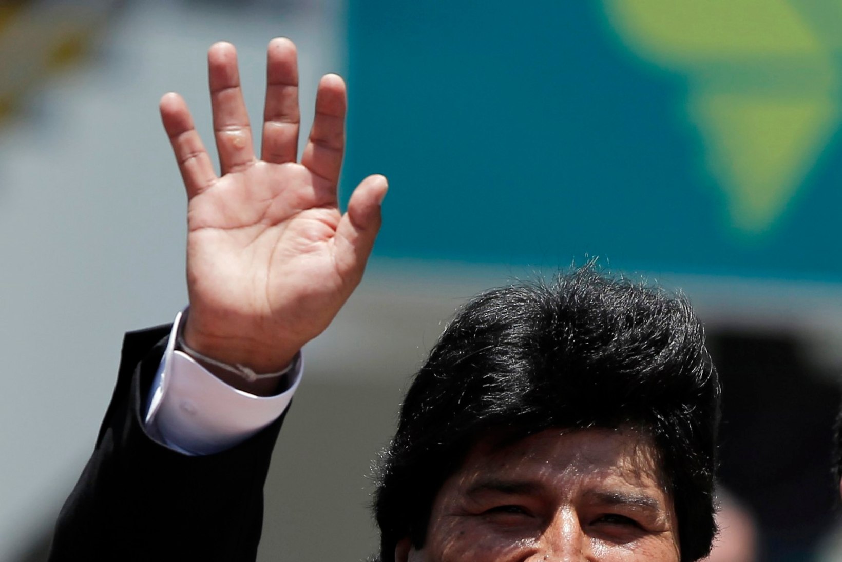 Boliivia kõrgliigaklubi sõlmis lepingu riigi 54-aastase presidendiga