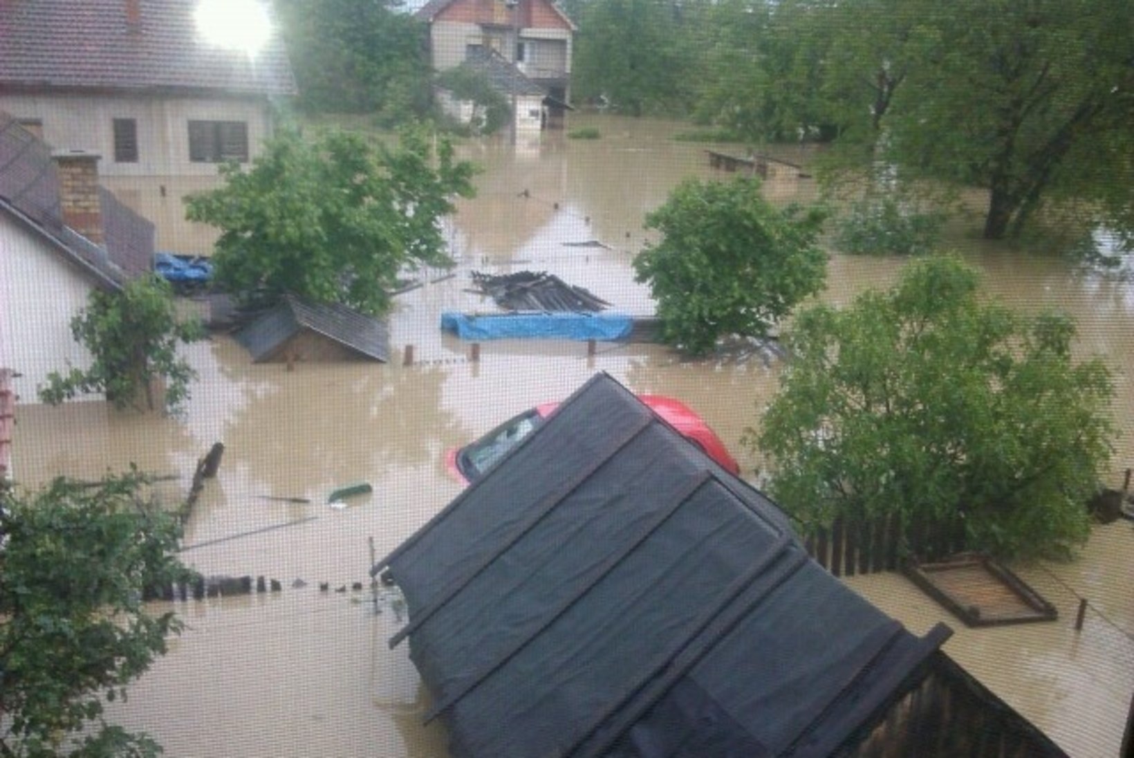 Rapla korvpallimeeskonna üleskutse: aitame üleujutuses kodu kaotanud mängumeest!