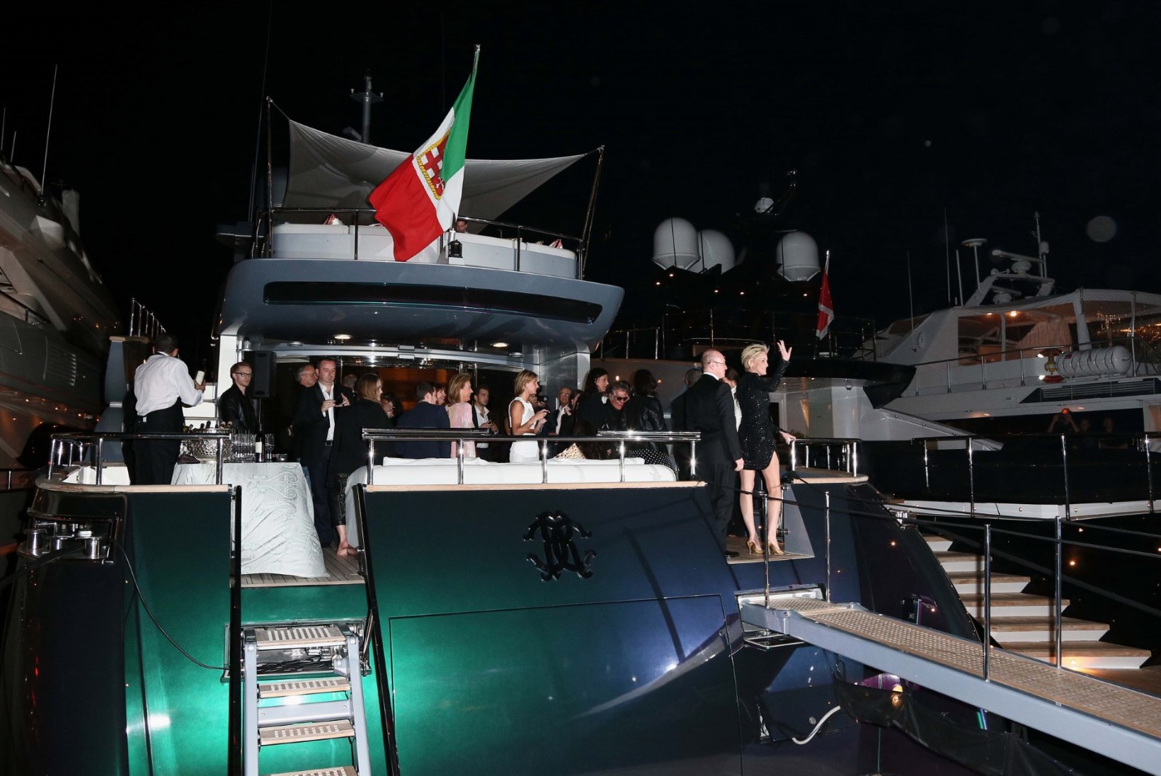 GALERII: Roberto Cavalli korraldas oma jahtlaeval erapeo, kutsutud olid nii Sharon Stone kui ka Justin Bieber