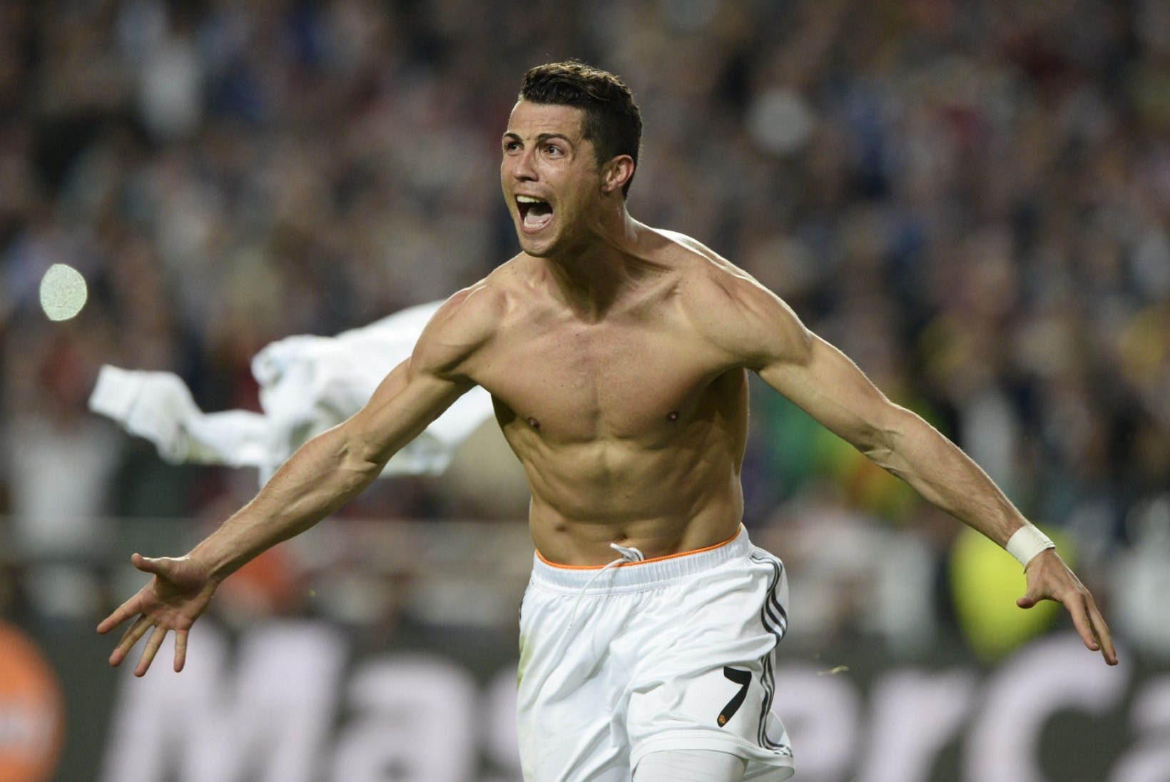 FOTOD: väravat tähistanud Ronaldo näitas ideaalset mehekeha