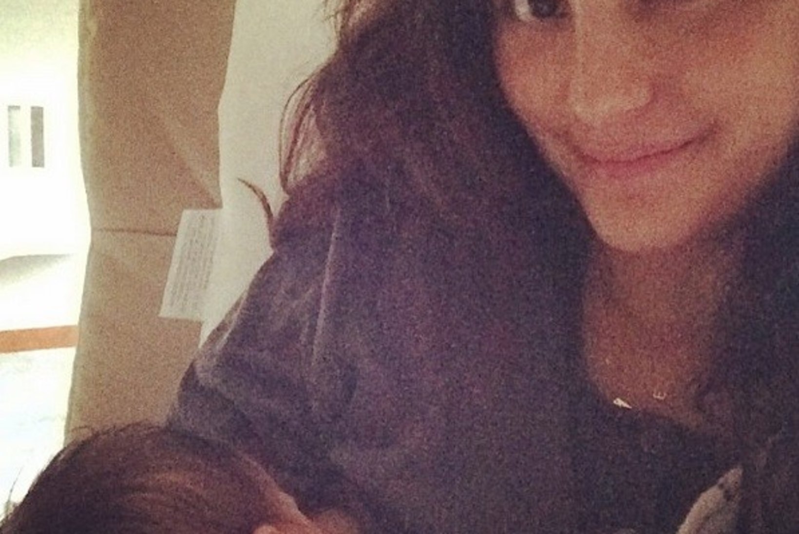 PILTUUDIS: Bruce Willise naine postitas Instagrami pildi, kus ta annab oma pisitütrele rinda